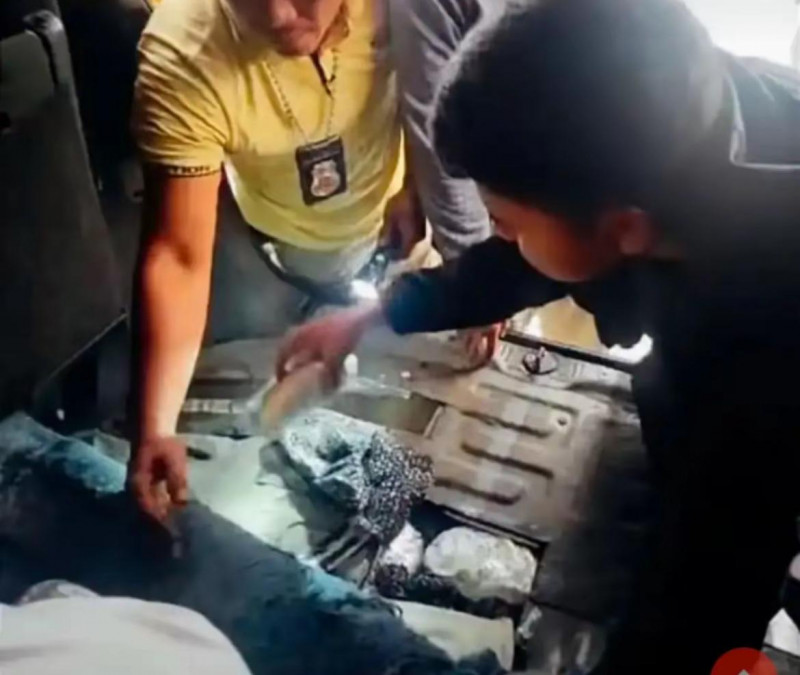 27 KG SABU GAGAL DISELUNDUPKAN DI BAKAUHENI, DISIMPAN DI DALAM KOPER
