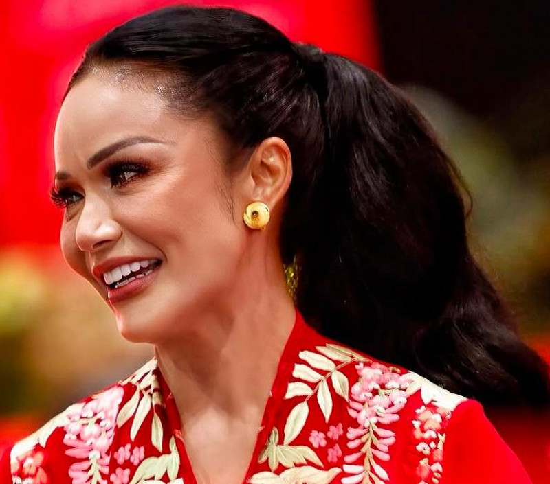 Krisdayanti Kembali Jadi Mahasiswa ,Ambil Ilmu Pemerintahan Di Universitas Terbuka Untuk Persiapan Kembali Ke Politik