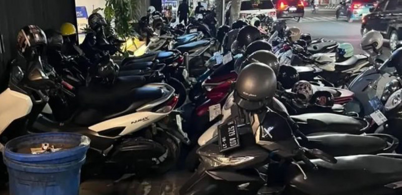 Viral Parkir di Trotoar Jalan Gajah Mada Semarang, Dishub Klaim Tertibkan Setiap Hari