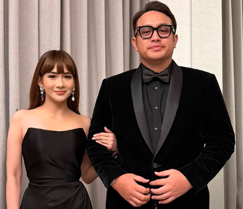 Genap 10 Tahun Menikah,Gilang Dirga Hadiahkan Lagu Romantis Untuk Adiezty Fersa