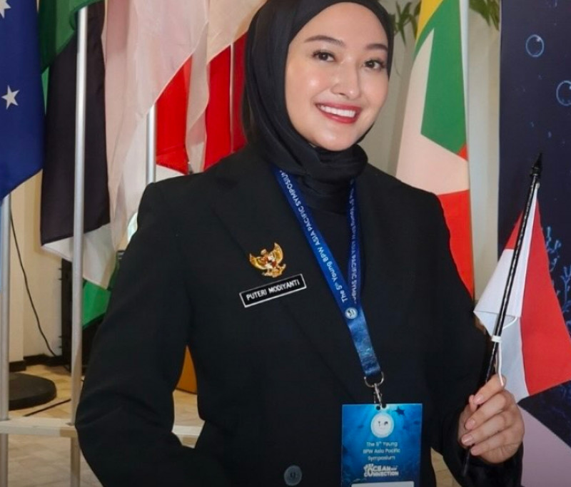 Puteri Modiyanti Cucu Soeharto DiLamar Di Danau Kawaguchiko Jepang