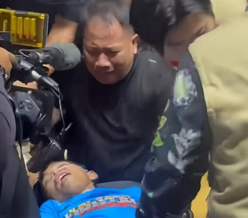 DEDE SUNANDAR TERSUNGKUR USAI KENA PUKULAN VICKY DI KAPOLDA FIGHTER MATCH JAMBI
