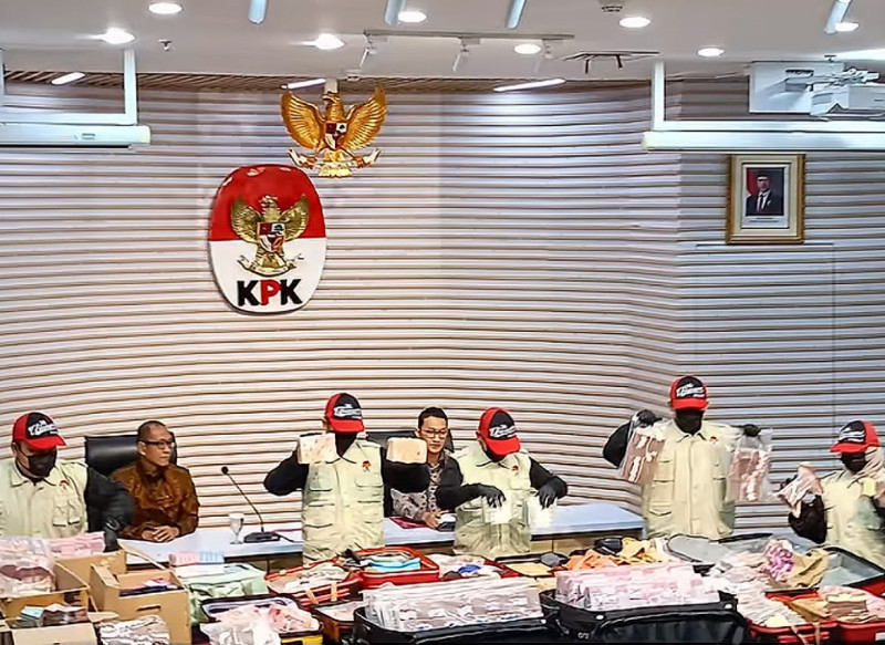 KPK Pamerkan Rp106,3 Miliar Hasil OTT ATR/BPN, Jadi Sitaan Terbesar Sejarah