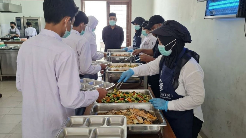 Uji Coba MBG Prasmanan, Kepala BGN: Siswa Bisa Nambah, Sisa Makanan Lebih Sedikit